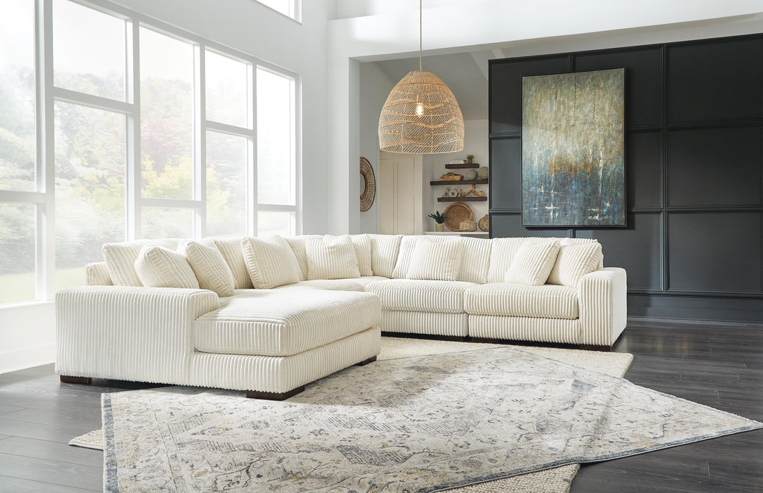Lindyn Sectional with Chaise - Venta Furnishings (San Antonio,TX)