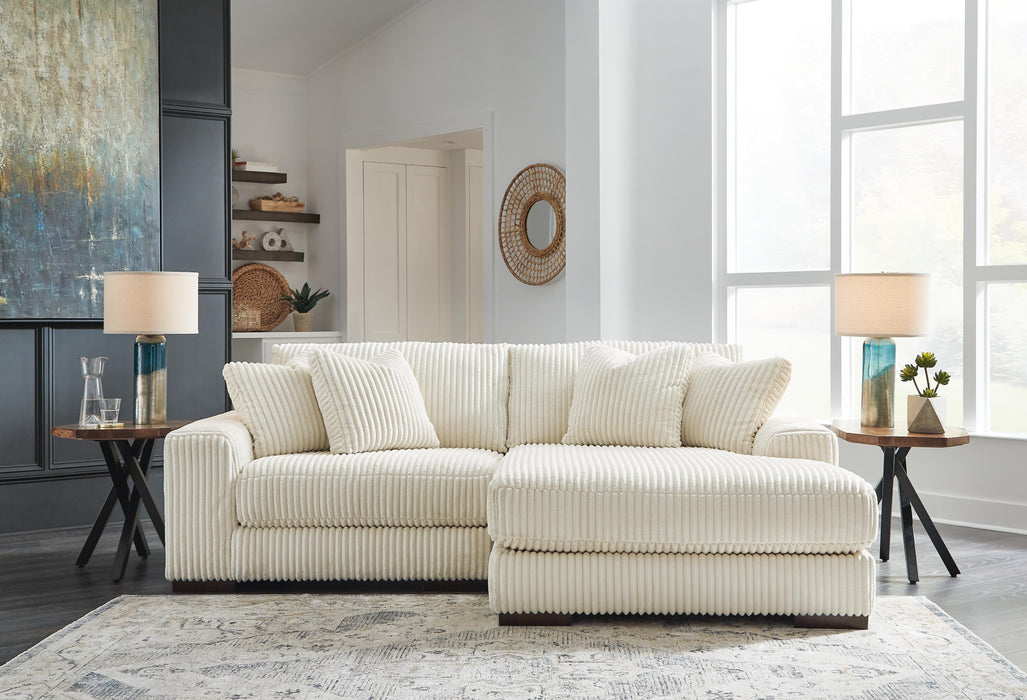 Lindyn Sectional with Chaise - Venta Furnishings (San Antonio,TX)