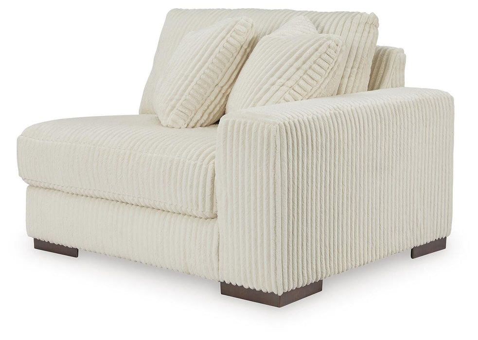 Lindyn Sectional with Chaise - Venta Furnishings (San Antonio,TX)