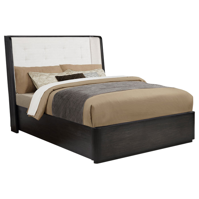Leandro Wingback Bed