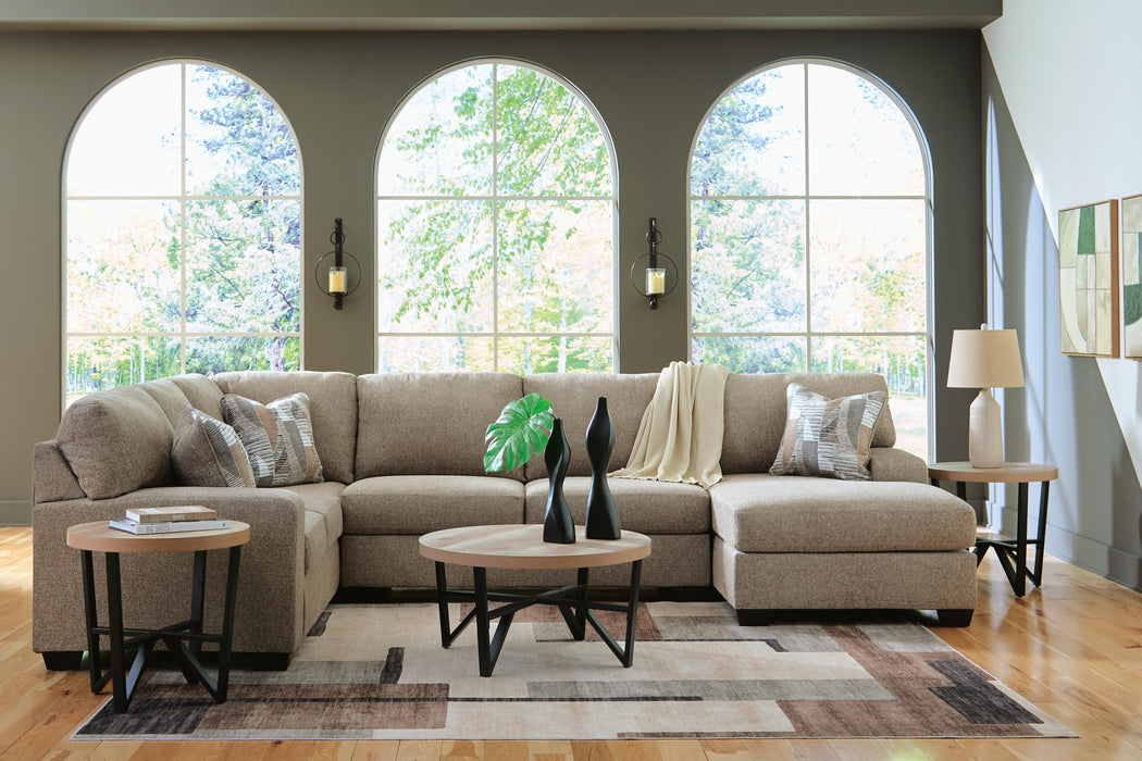 Newellen Sectional with Chaise - Venta Furnishings (San Antonio,TX)