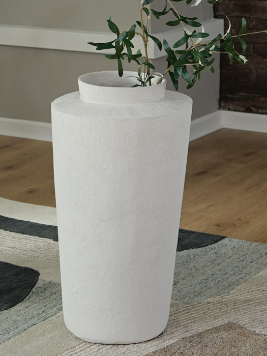 Flurinworth Vase - Venta Furnishings (San Antonio,TX)