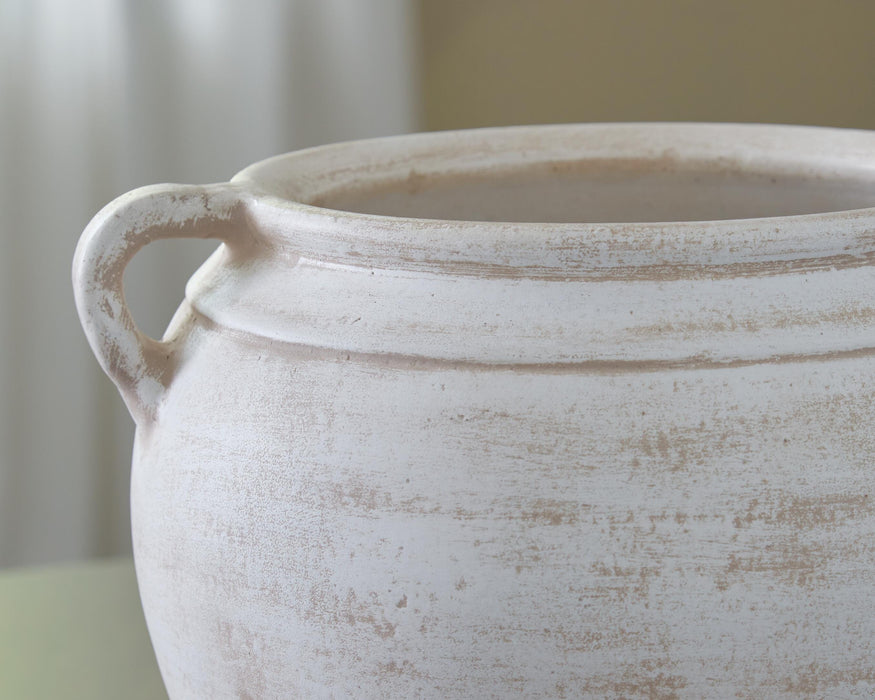 Meadie Vase - Venta Furnishings (San Antonio,TX)
