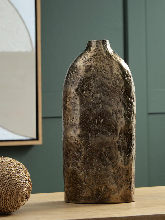 Wallmond Vase - Venta Furnishings (San Antonio,TX)