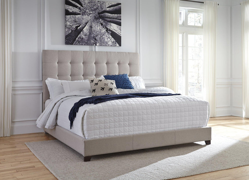 Dolante Upholstered Bed