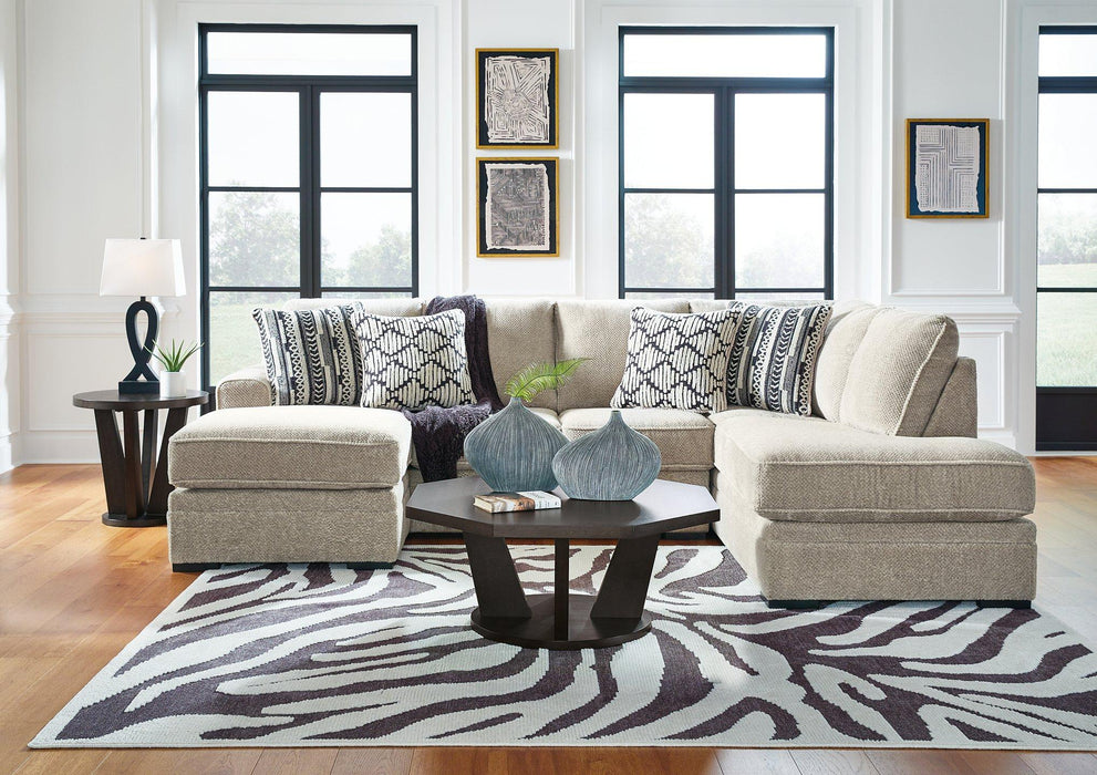 Calnita Sectional with Chaise - Venta Furnishings (San Antonio,TX)