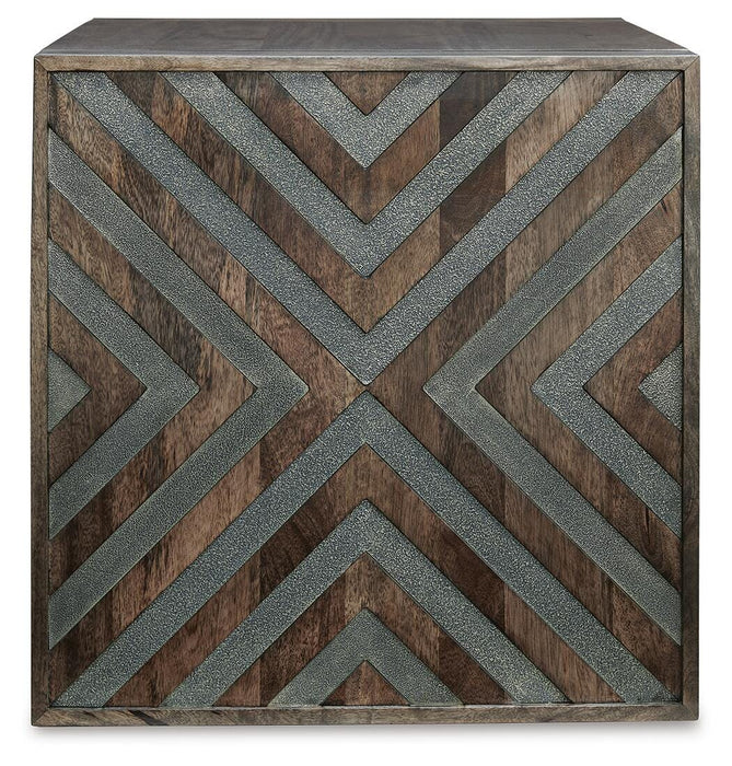 Dreggan End Table - Venta Furnishings (San Antonio,TX)