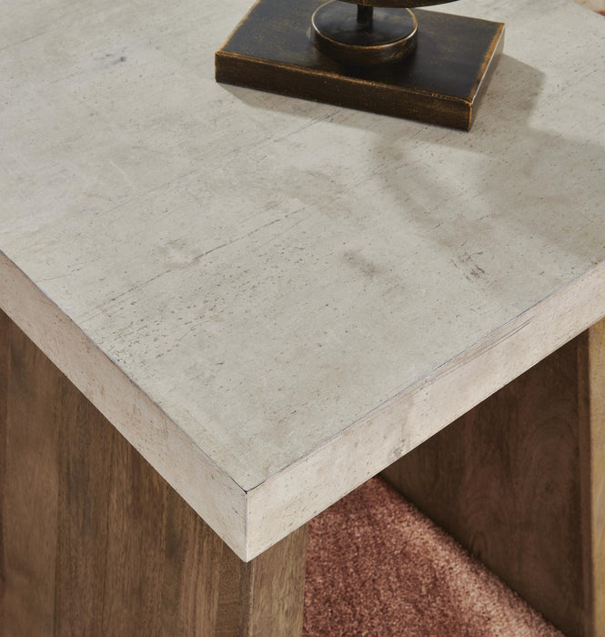 Brendalhouse End Table - Venta Furnishings (San Antonio,TX)