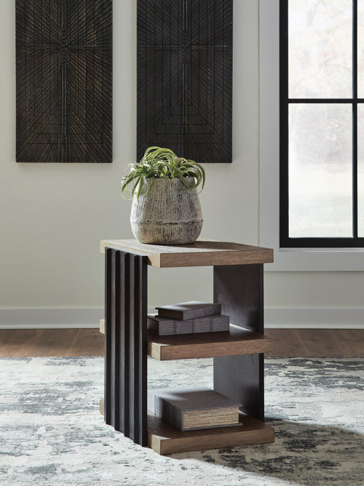 Rylandyn End Table - Venta Furnishings (San Antonio,TX)