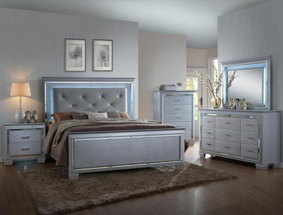 Crown Mark Furniture Lillian Queen Panel Bed in Silver